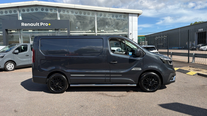 Renault Trafic Swb Diesel SL30 Blue dCi 170 Graphite Edition Van EAG9 - Image 9